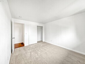 4720 SW Palatine St in Portland, OR - Building Photo - Building Photo