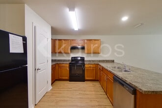 4418 NE 22nd Ave in Cape Coral, FL - Foto de edificio - Building Photo