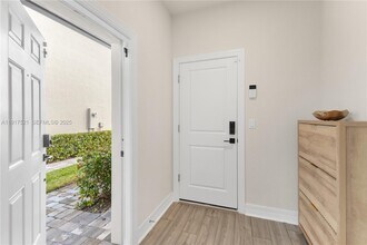 2917 Olivia Ave in Oakland Park, FL - Foto de edificio - Building Photo