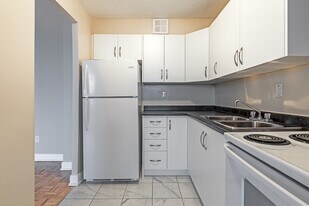 Elmpark Manor Apartments in Toronto, ON - Building Photo