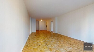 333 E 49th St in New York, NY - Building Photo - Building Photo