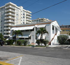 1700 S Surf Rd in Hollywood, FL - Building Photo - Building Photo