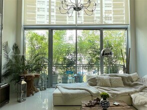 6000 Collins Ave in Miami Beach, FL - Building Photo - Building Photo