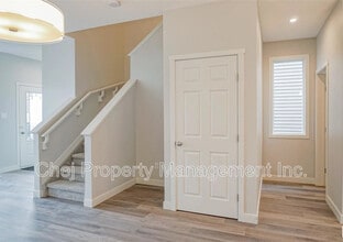 17 Nouveau Dr in St. Albert, AB - Building Photo - Building Photo