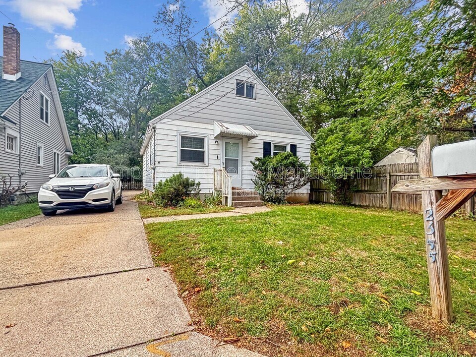 2355 Ansonia Ave SW in Grand Rapids, MI - Building Photo