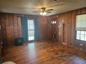 503 W 12th St in Taylor, TX - Building Photo - Building Photo