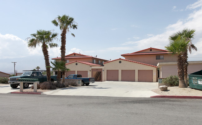 Miracle Apartments in Desert Hot Springs, CA - Foto de edificio - Building Photo