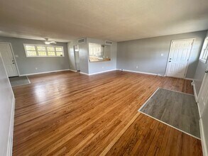 6823 SW Knoll Ct in Topeka, KS - Building Photo - Building Photo