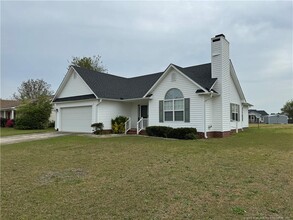 125 Davenport Dr in Raeford, NC - Building Photo - Building Photo