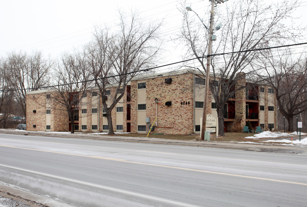 Bassett Creek Apartments in Crystal, MN - Building Photo