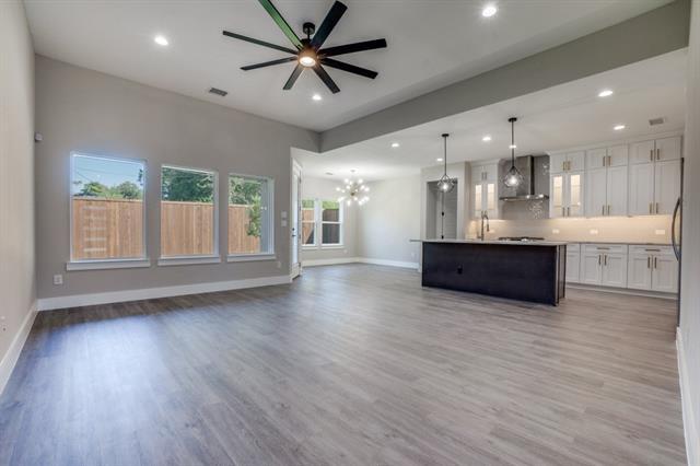 8231 Forest Ln in Dallas, TX - Building Photo - Building Photo