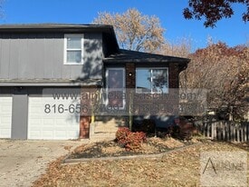 19002 E 18th St N in Independence, MO - Building Photo