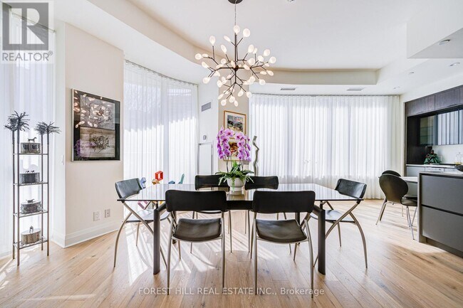 151 Avenue Rd in Toronto, ON - Building Photo - Building Photo