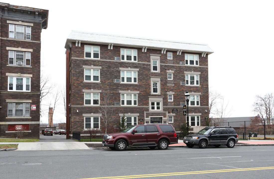 48-50 Fort Pleasant Ave in Springfield, MA - Foto de edificio