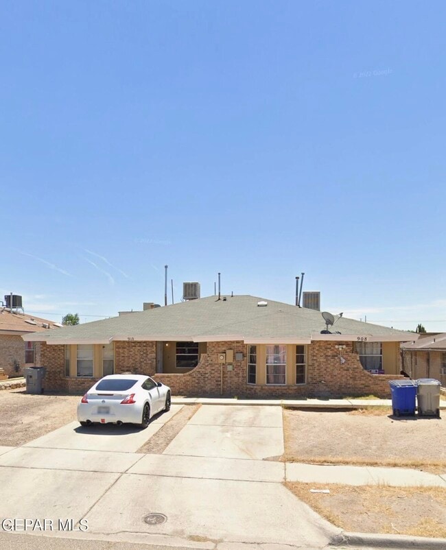 910 Destello Rd in El Paso, TX - Building Photo - Building Photo