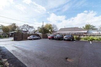 5327 Bell St in Houston, TX - Building Photo - Building Photo