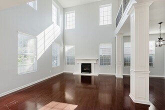 13521 Erlen Dr in Fishers, IN - Foto de edificio - Building Photo