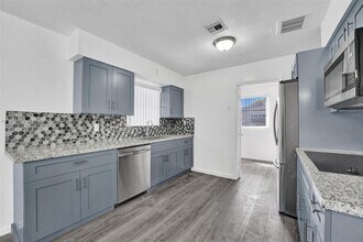 2132 SW 13th St in Delray Beach, FL - Building Photo - Building Photo