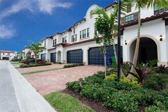 11340 SW 16th St in Pembroke Pines, FL - Building Photo - Building Photo