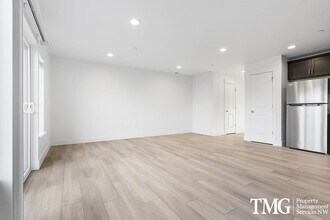 977 Creer Way in West Richland, WA - Building Photo - Building Photo