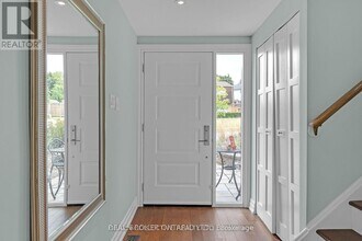 1863 Heather Hills Dr in Burlington, ON - Building Photo - Building Photo