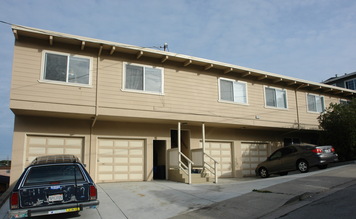 125 Hilton Way in Pacifica, CA - Building Photo