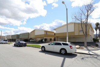 Ashland Ave Apartments in Simi Valley, CA - Building Photo - Building Photo