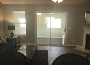 102 Adams Ct in Brunswick, GA - Foto de edificio - Building Photo