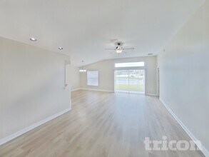 945 Ridge Haven Dr in Brandon, FL - Foto de edificio - Building Photo