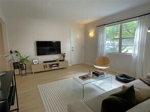 5545 SW 80th St in Miami, FL - Building Photo - Building Photo