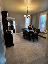 33 N Lincoln St in Palmyra, PA - Building Photo