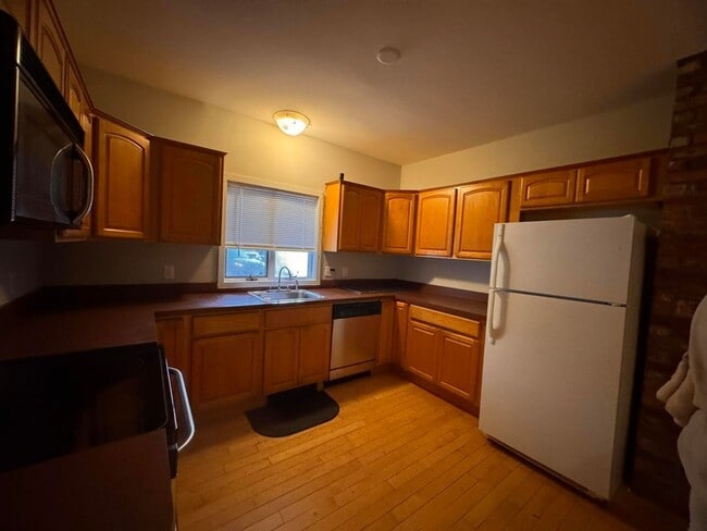 805 Teaticket Hwy, Unit 1A in Teaticket, MA - Building Photo - Building Photo