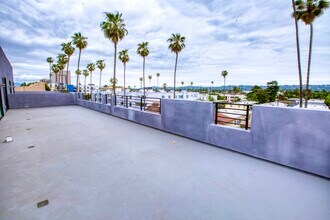 14629 W Erwin St in Van Nuys, CA - Foto de edificio - Building Photo