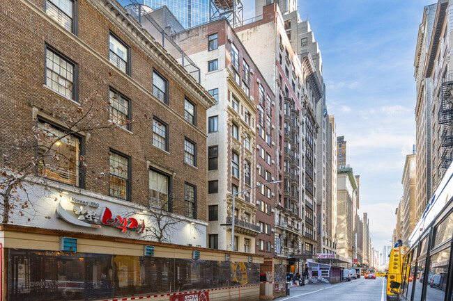 9 E 32nd St in New York, NY - Building Photo - Building Photo