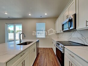 8952 Wilroy Rd in West Jordan, UT - Foto de edificio - Building Photo