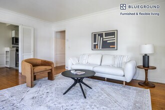 136 S Roxbury Dr-Unit -FL1-ID1422 in Beverly Hills, CA - Building Photo - Building Photo