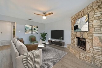 809 Bracewood Cir, Unit C in San Marcos, TX - Building Photo - Building Photo