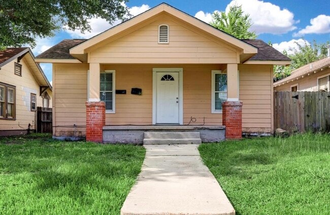 property at 3303 Illinois St