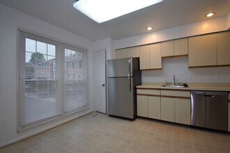 11131 Cedarwood Dr in Rockville, MD - Building Photo - Building Photo