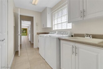 7933 Umberto Ct in Naples, FL - Building Photo - Building Photo