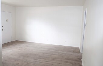 14223 Sherman Way in Los Angeles, CA - Building Photo - Building Photo