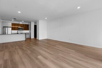 204 S Leavitt St, Unit 201 in Chicago, IL - Foto de edificio - Building Photo