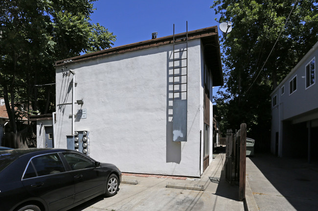 2210 F St in Sacramento, CA - Building Photo - Building Photo