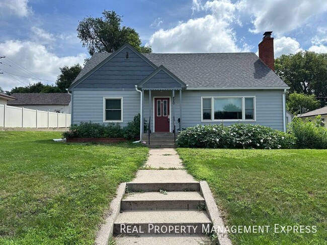 Cozy 4 Bedroom 3 Bathroom Home