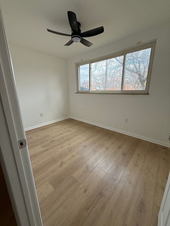 17927 Lakeshore Blvd in Cleveland, OH - Foto de edificio - Building Photo