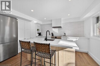 1326 Butter Rd W in Hamilton, ON - Building Photo - Building Photo