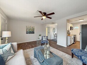 428 Hampton Roads Ave in Hampton, VA - Building Photo - Building Photo