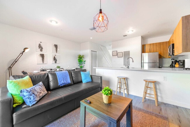 171 NW 158th St in Miami, FL - Foto de edificio - Building Photo