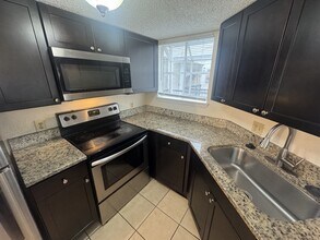 1972 Lake Atriums Cir in Orlando, FL - Building Photo - Building Photo