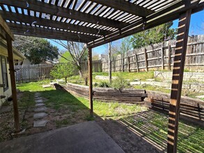 5808 Spring Meadow Rd in Austin, TX - Building Photo - Building Photo